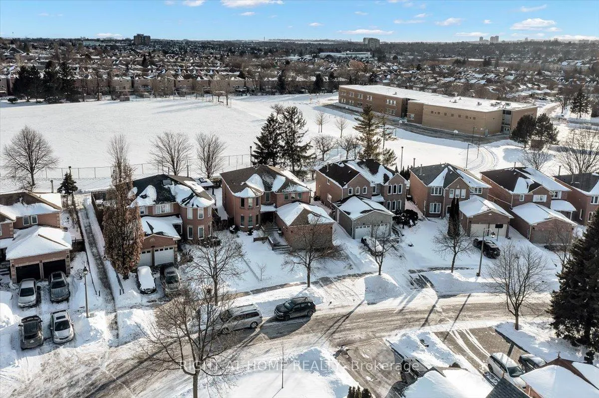 Photo 6 of 33 Willcocks Crescent, Ajax, Central — HOMEH