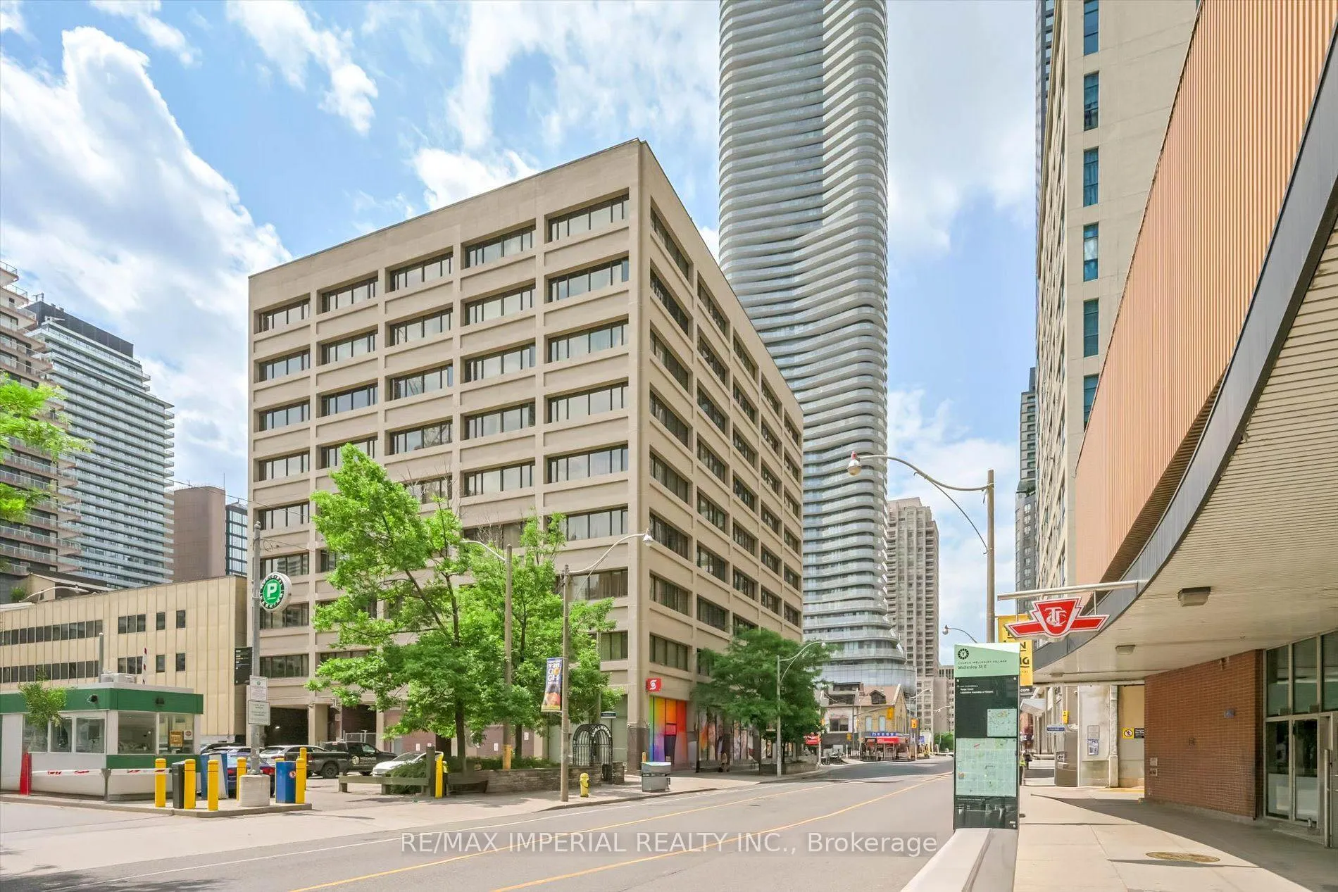 Photo 27 of Unit 913, 555 Yonge Street, Toronto, Church-Yonge Corridor — HOMEH
