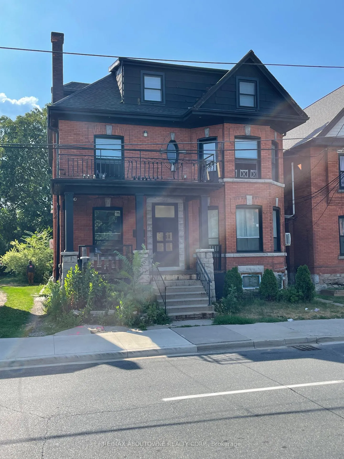 Front of Unit 201, 66 Wellington Street S