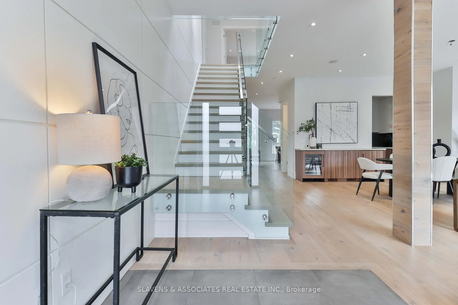 Photo 3 of 271 Jennings Crescent, Oakville, Bronte — HOMEH