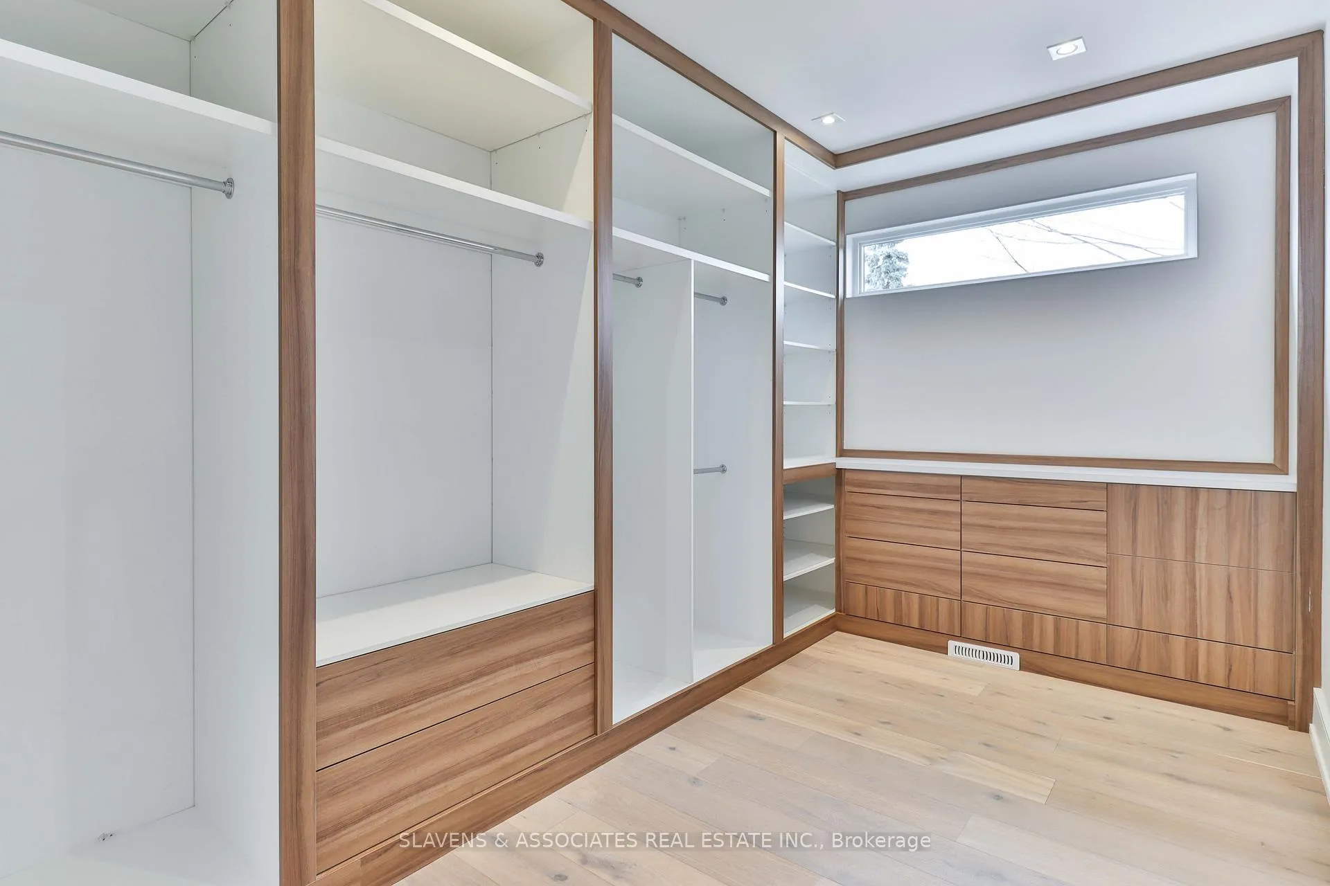 Photo 22 of 271 Jennings Crescent, Oakville, Bronte — HOMEH