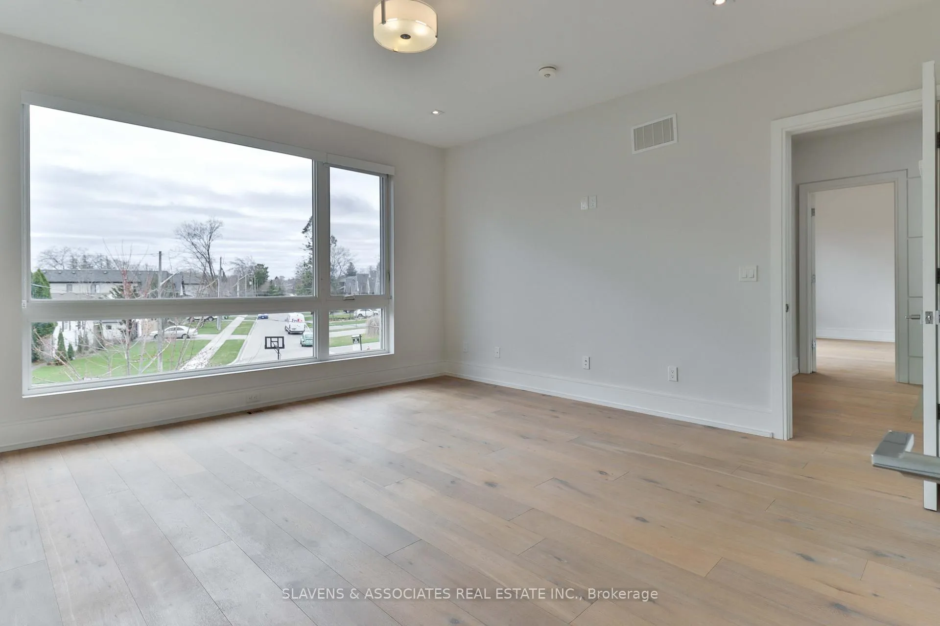 Photo 26 of 271 Jennings Crescent, Oakville, Bronte — HOMEH
