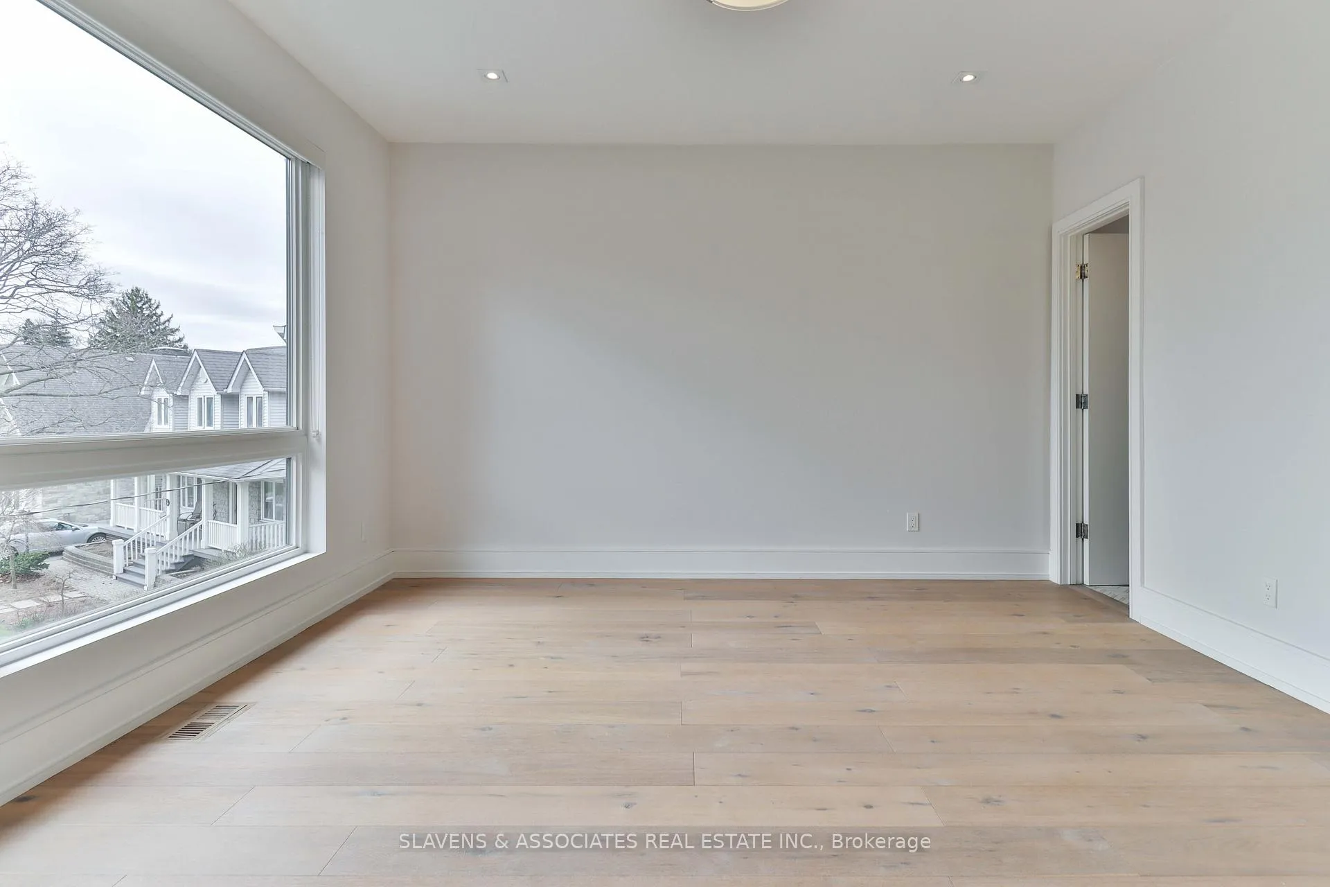 Photo 27 of 271 Jennings Crescent, Oakville, Bronte — HOMEH