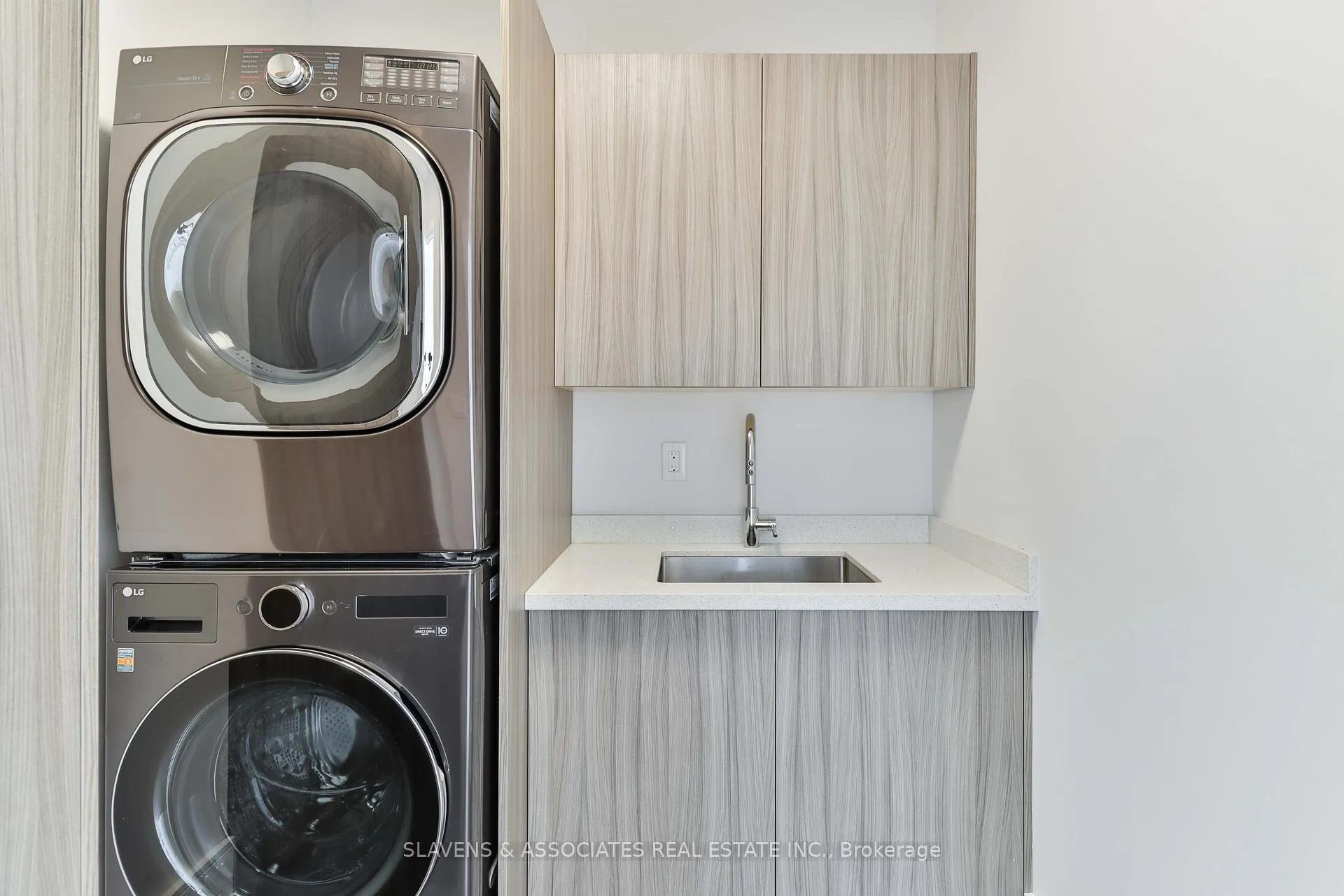 Photo 30 of 271 Jennings Crescent, Oakville, Bronte — HOMEH