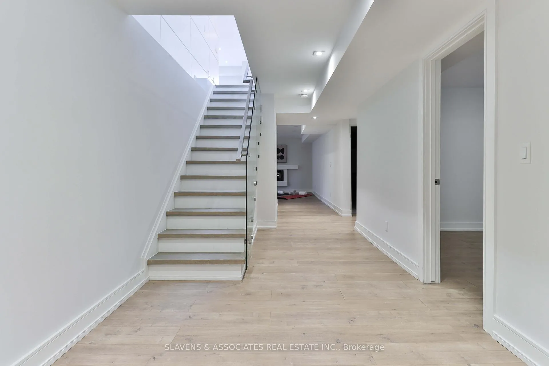 Photo 31 of 271 Jennings Crescent, Oakville, Bronte — HOMEH