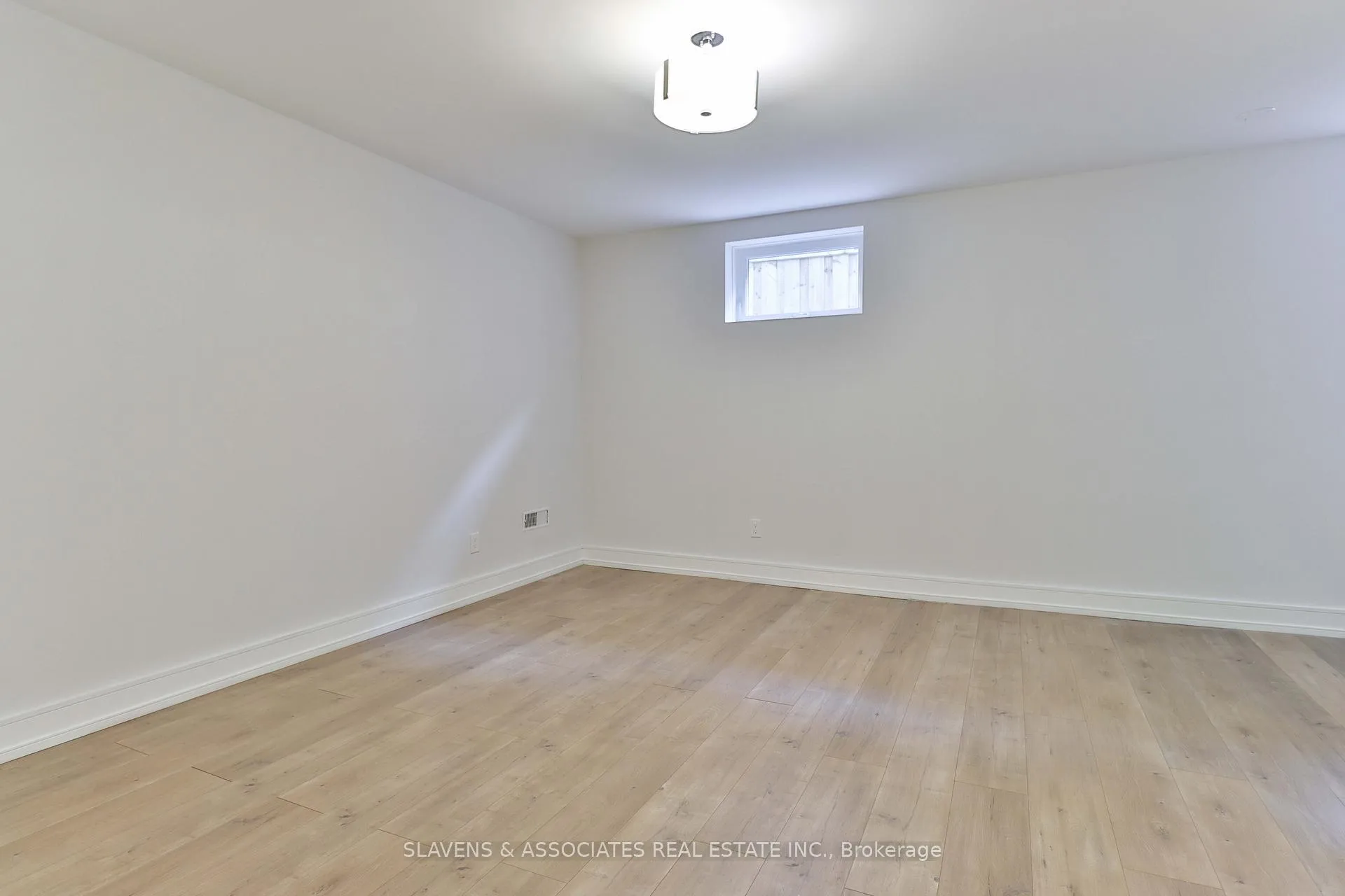Photo 33 of 271 Jennings Crescent, Oakville, Bronte — HOMEH