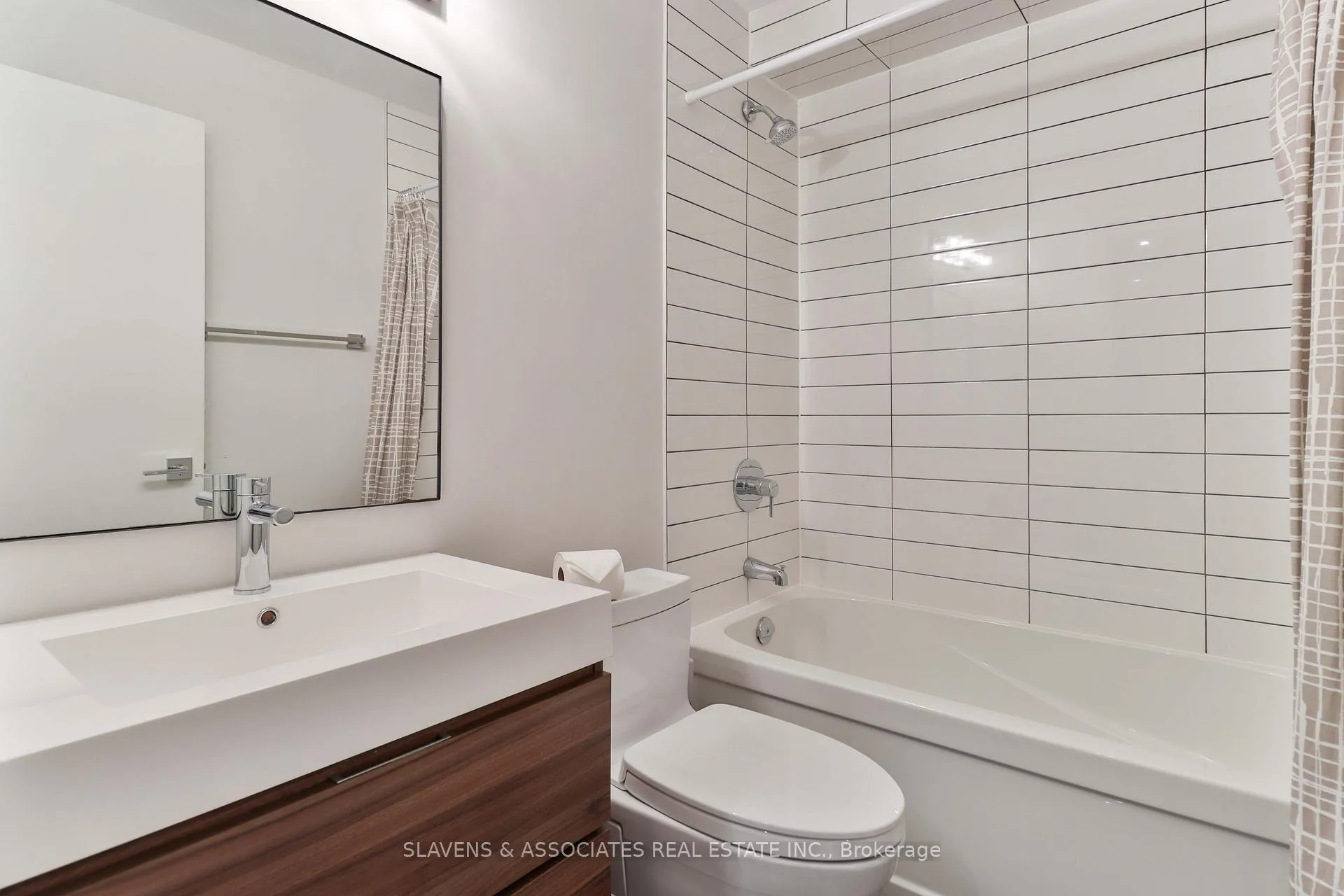 Photo 34 of 271 Jennings Crescent, Oakville, Bronte — HOMEH