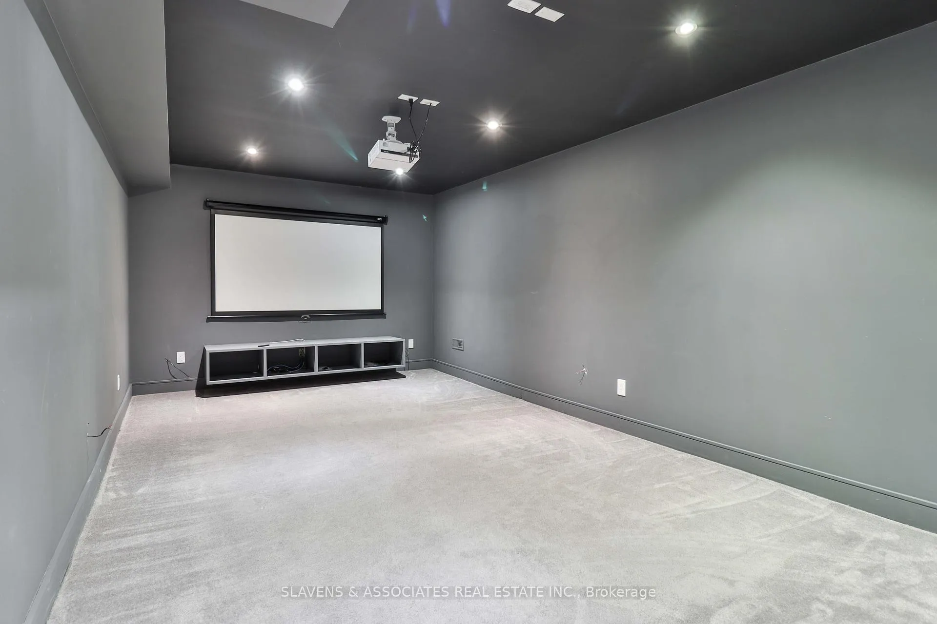 Photo 35 of 271 Jennings Crescent, Oakville, Bronte — HOMEH