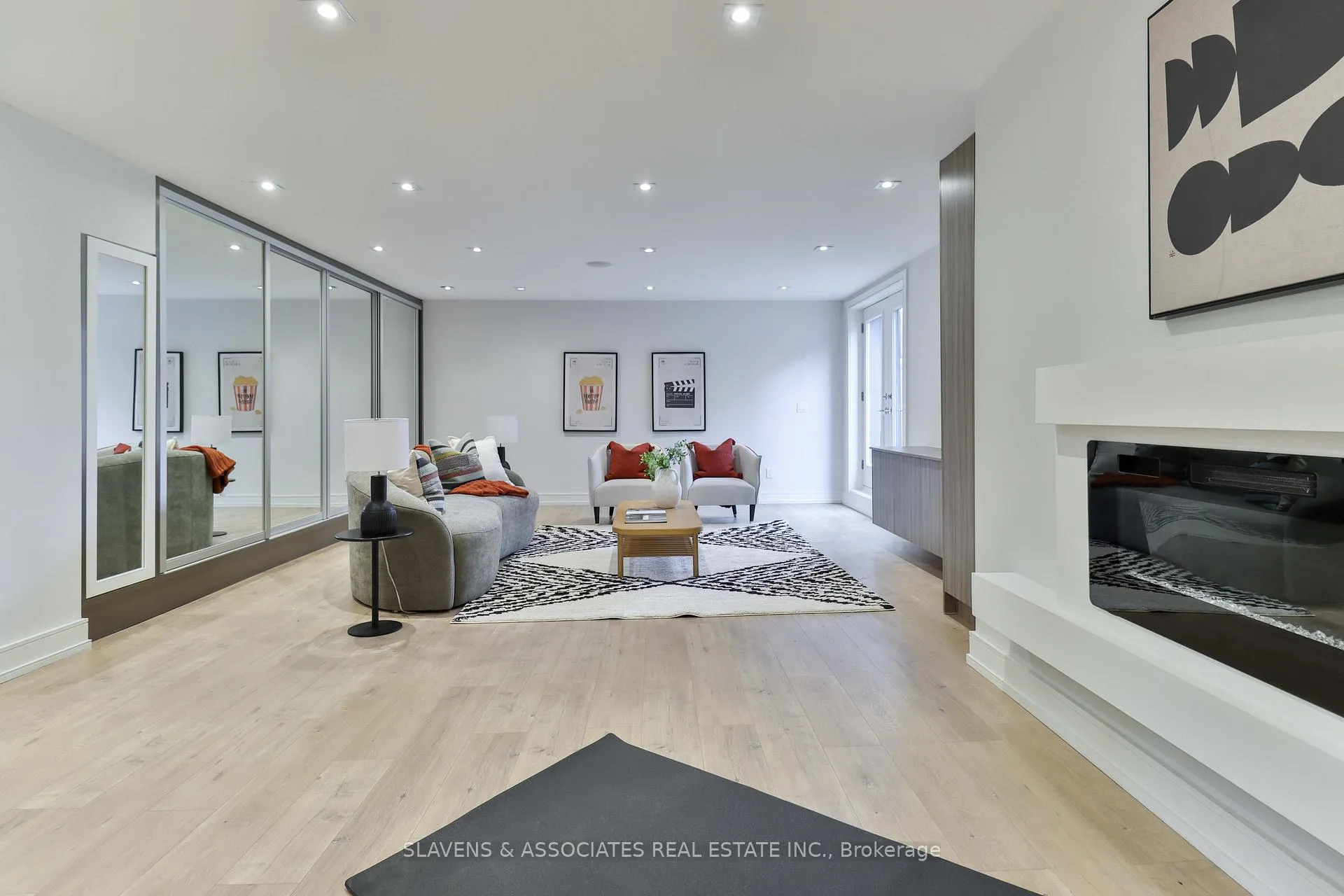 Photo 37 of 271 Jennings Crescent, Oakville, Bronte — HOMEH
