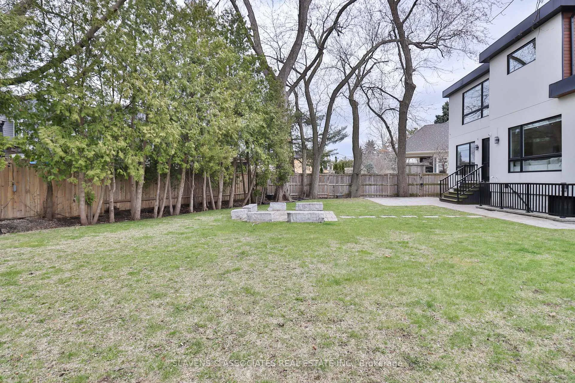 Photo 40 of 271 Jennings Crescent, Oakville, Bronte — HOMEH