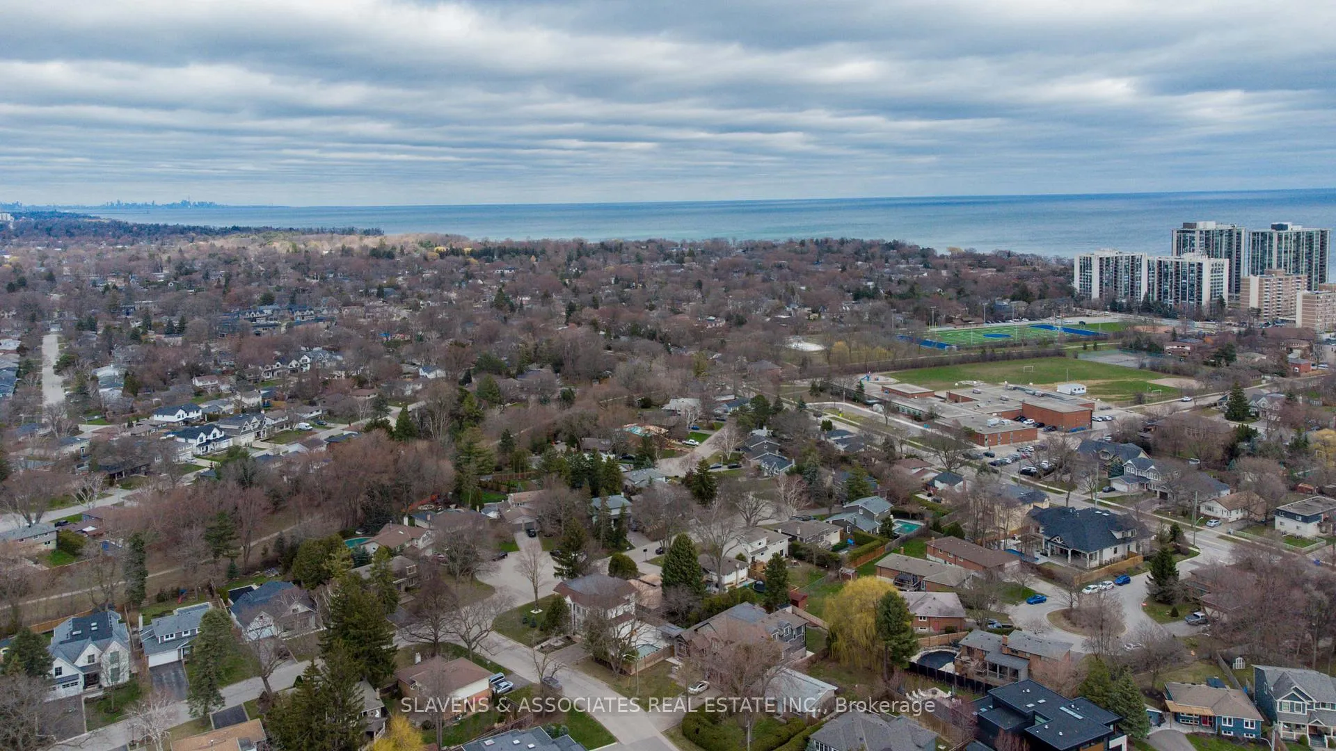 Photo 44 of 271 Jennings Crescent, Oakville, Bronte — HOMEH