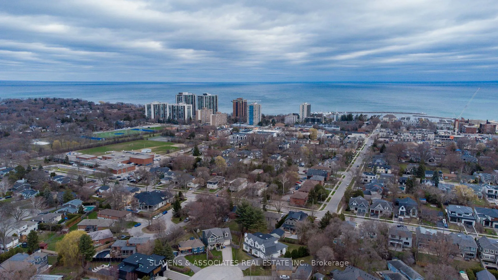 Photo 45 of 271 Jennings Crescent, Oakville, Bronte — HOMEH