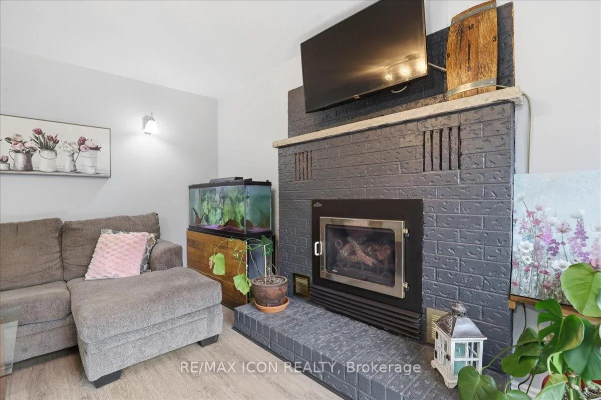 Photo 10 of 6 Bannister Street, Brant, Oakland — HOMEH