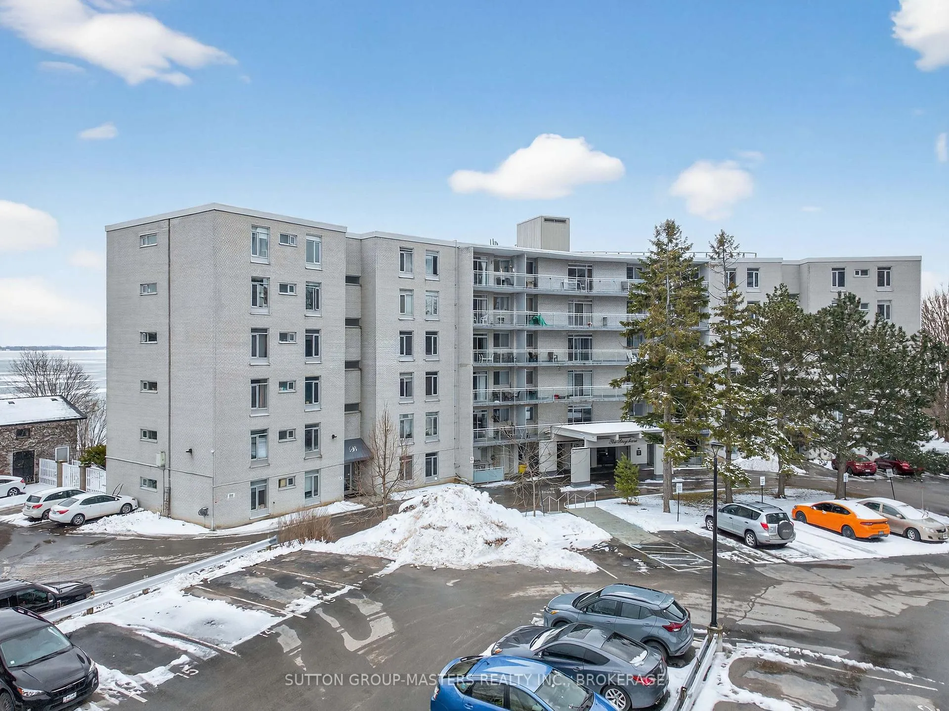 Front of Unit 401, 1 Mowat Avenue