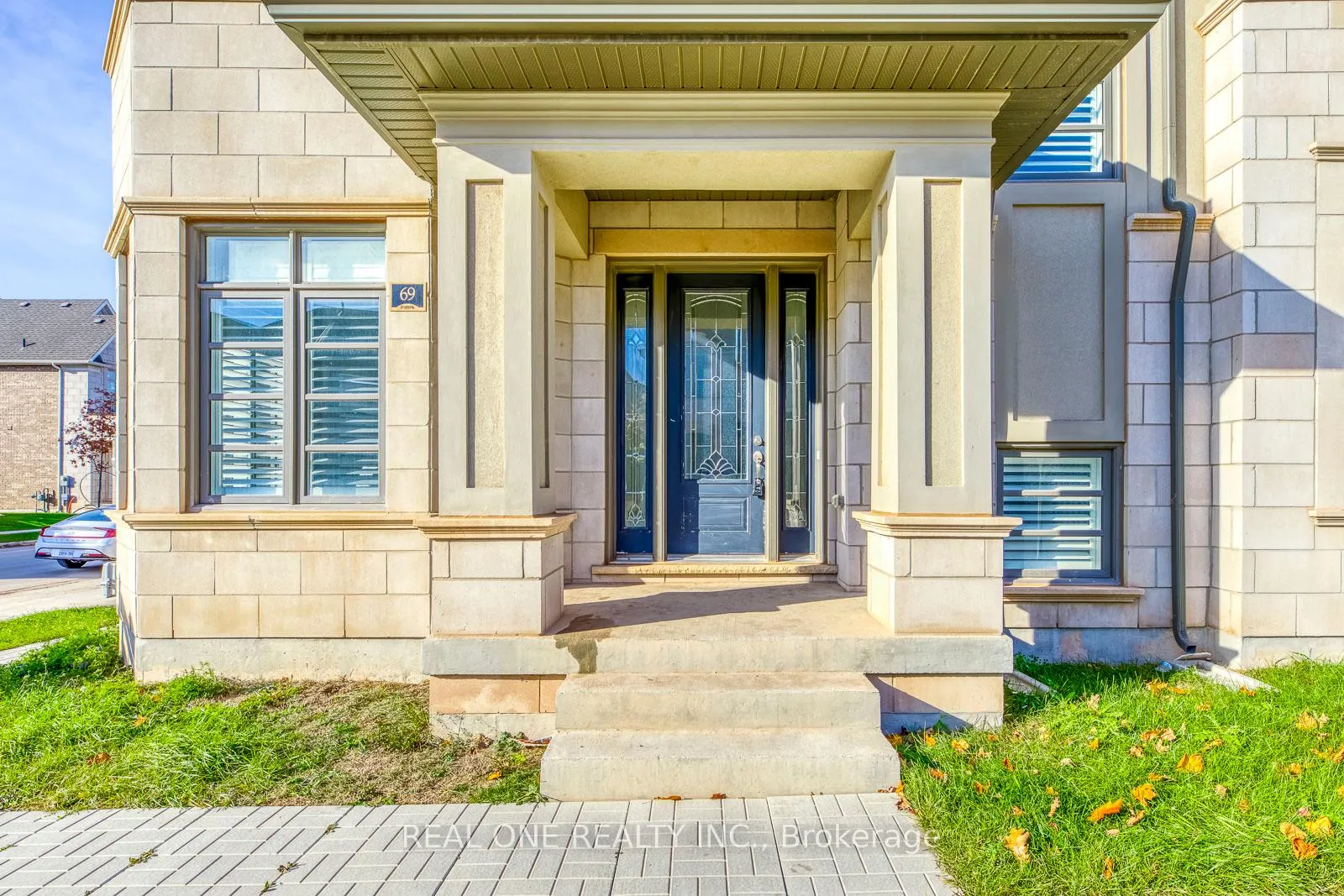 Photo 3 of 69 Threshing Mill Boulevard, Oakville, Glenorchy — HOMEH