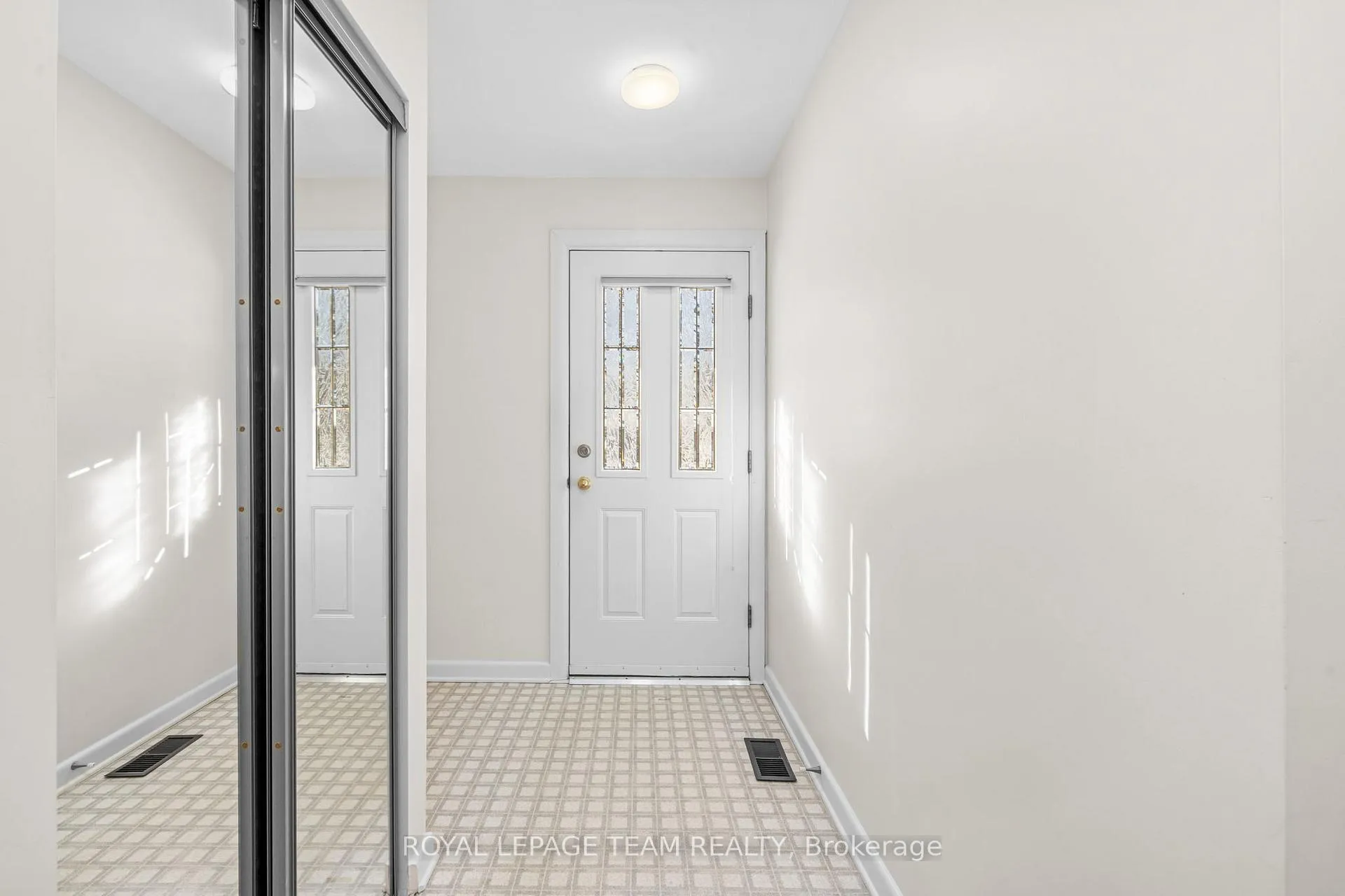 Photo 6 of 7 Kimberley Road, Ottawa, Lynwood Village — HOMEH