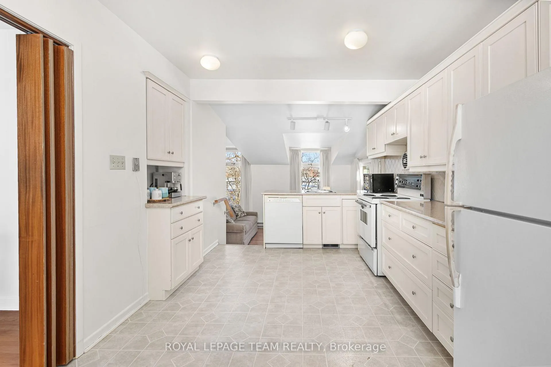 Photo 13 of 7 Kimberley Road, Ottawa, Lynwood Village — HOMEH