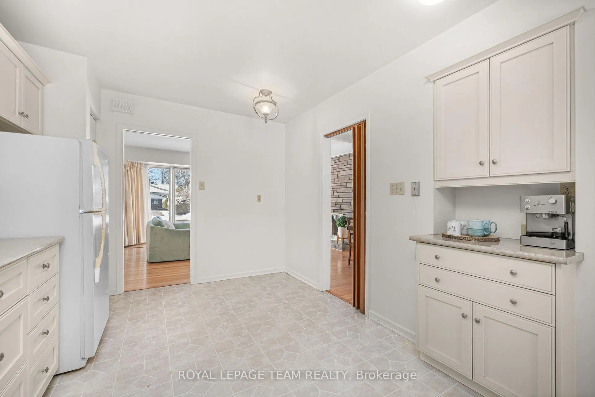 Photo 14 of 7 Kimberley Road, Ottawa, Lynwood Village — HOMEH