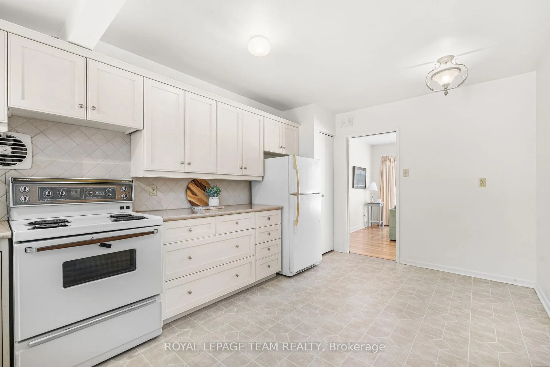 Photo 15 of 7 Kimberley Road, Ottawa, Lynwood Village — HOMEH