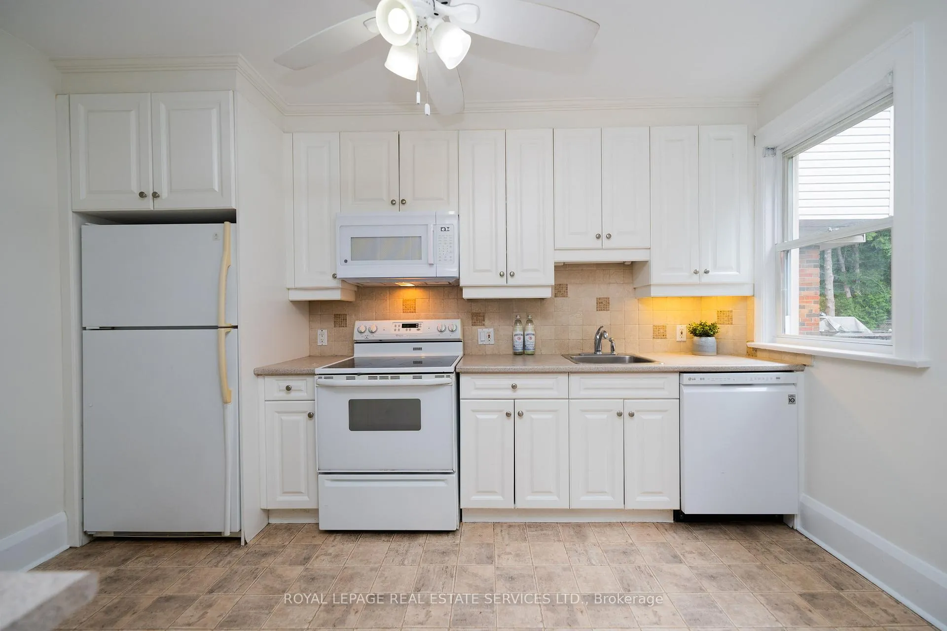 Photo 15 of 341 Old Orchard Grove, Toronto, Lawrence Park North — HOMEH