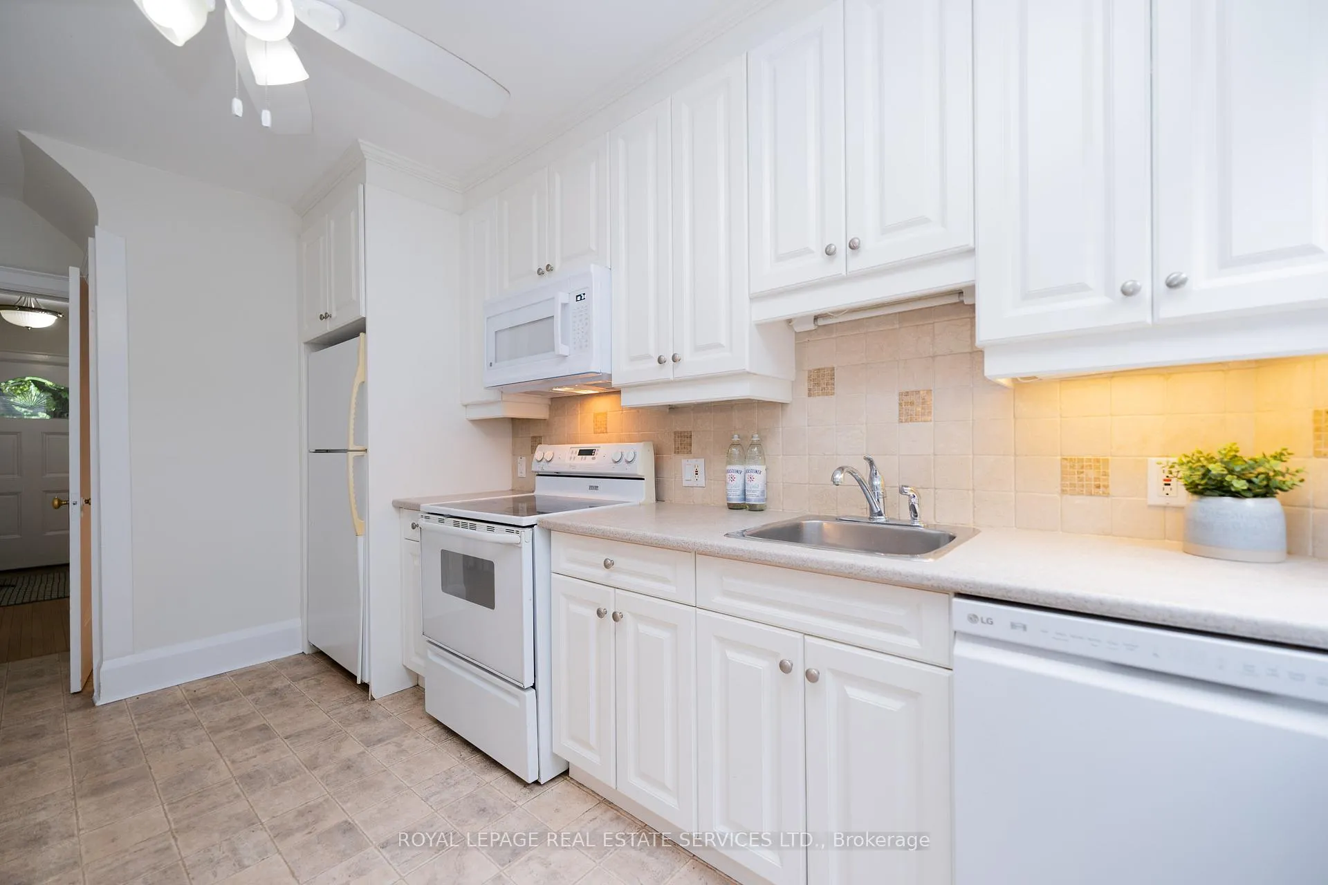 Photo 18 of 341 Old Orchard Grove, Toronto, Lawrence Park North — HOMEH