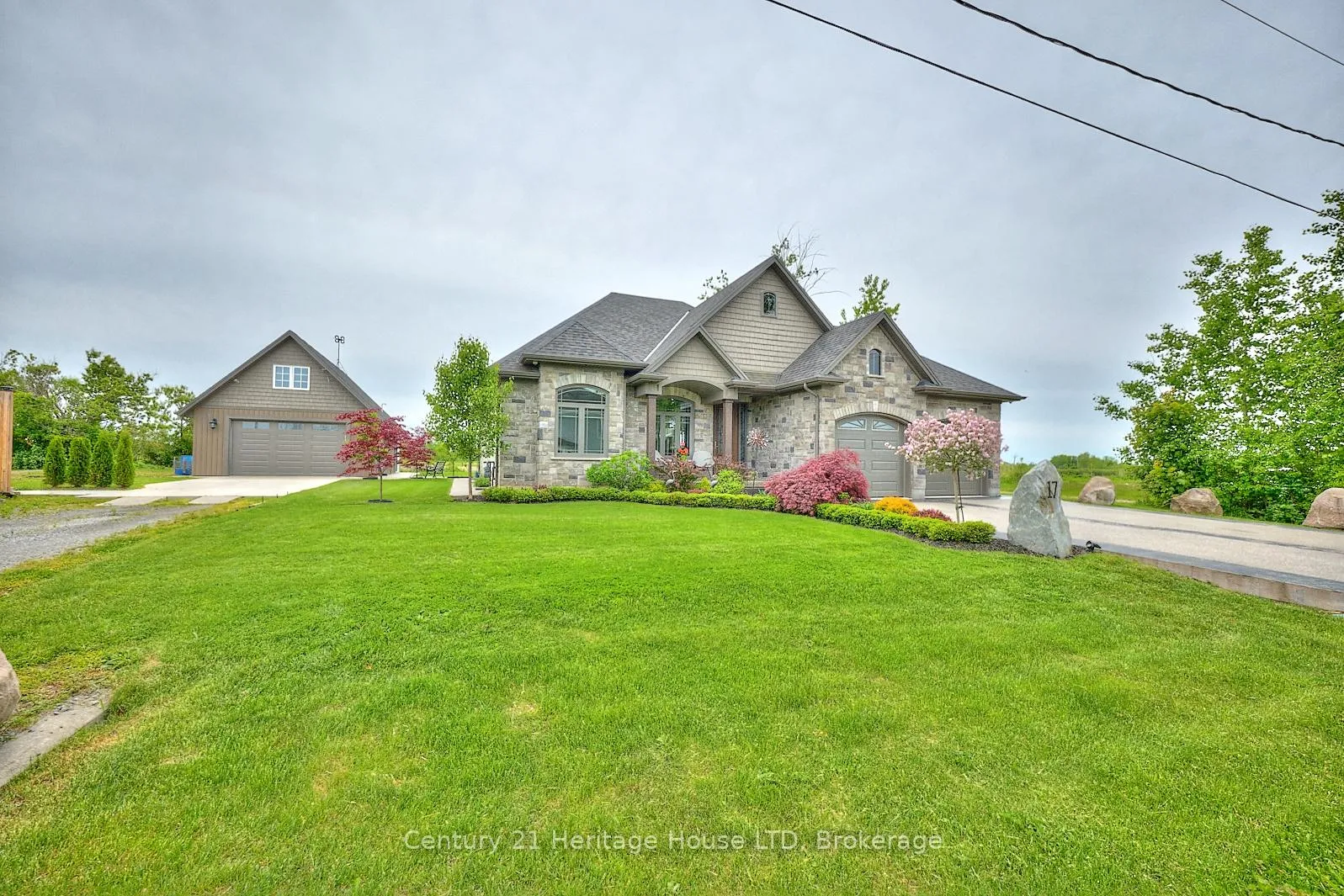 Photo 1 of 17 Biggar Road, Thorold, Port Robinson — HOMEH
