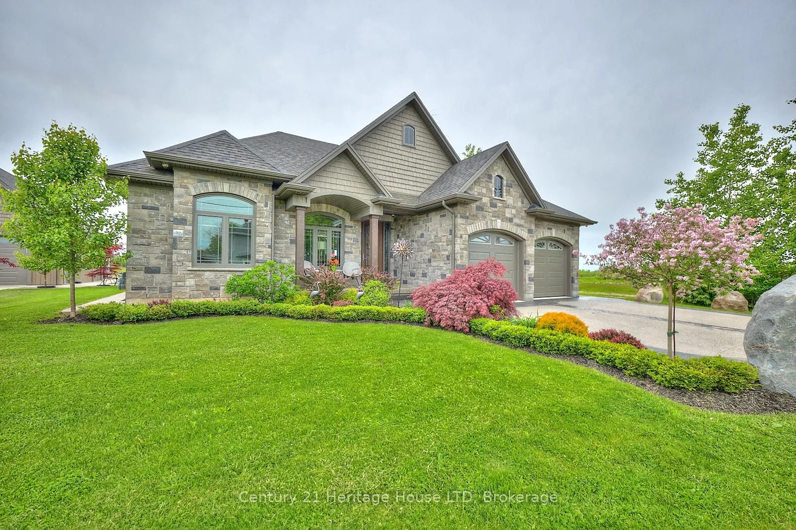 Photo 3 of 17 Biggar Road, Thorold, Port Robinson — HOMEH