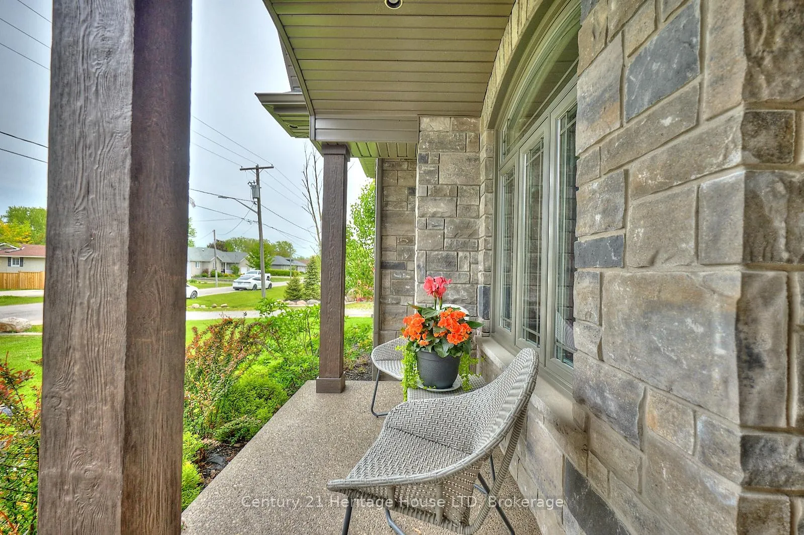 Photo 4 of 17 Biggar Road, Thorold, Port Robinson — HOMEH