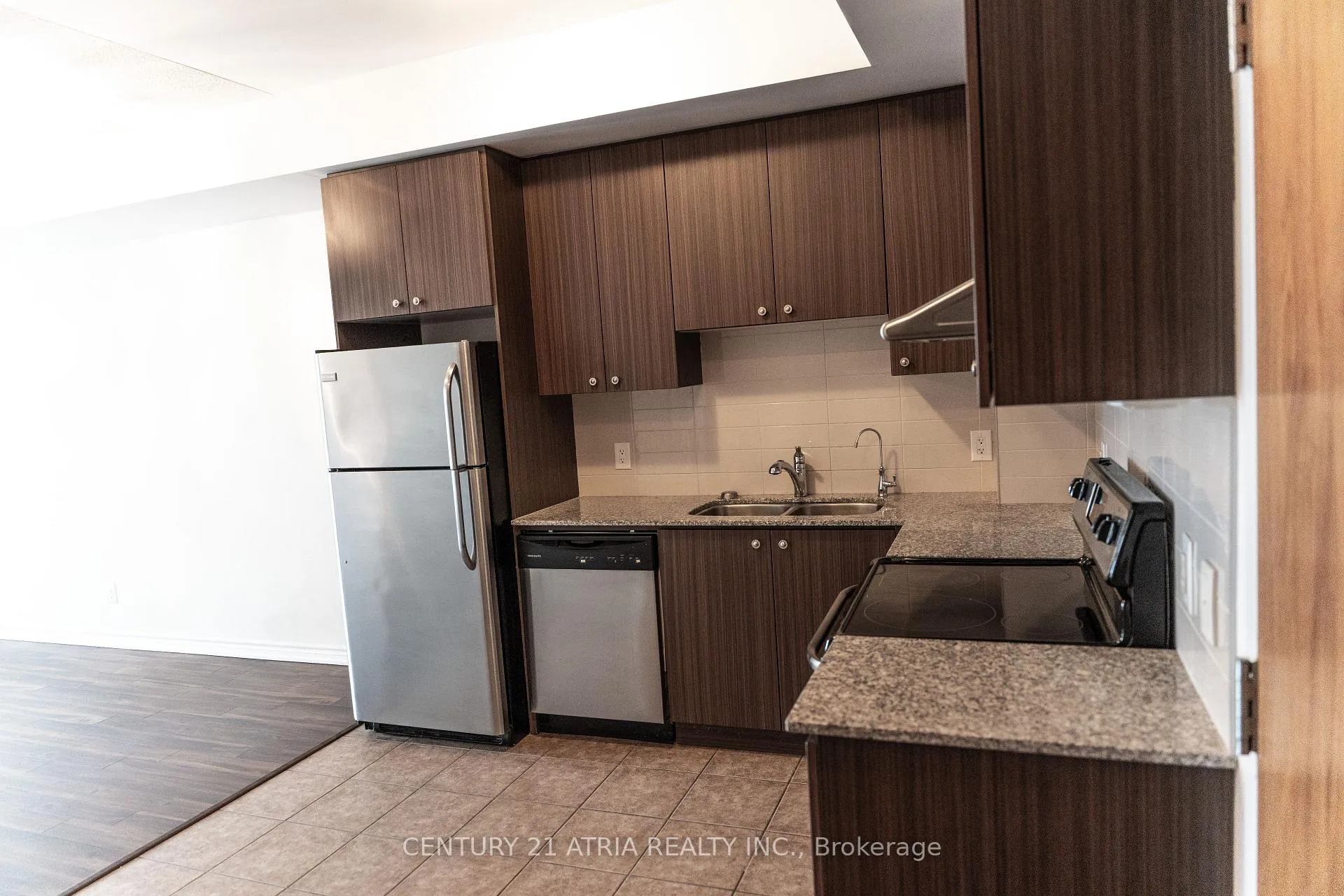 Photo 3 of Unit 902, 8323 Kennedy Road, Markham, Village Green-South Unionville — HOMEH