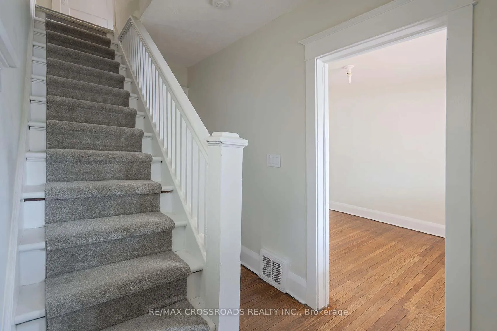 Photo 8 of 101 Cornell Avenue, Scarborough, Birchcliffe-Cliffside — HOMEH