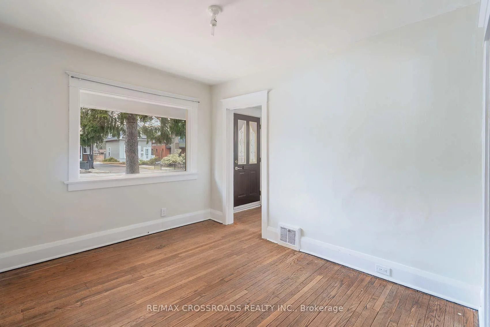 Photo 9 of 101 Cornell Avenue, Scarborough, Birchcliffe-Cliffside — HOMEH