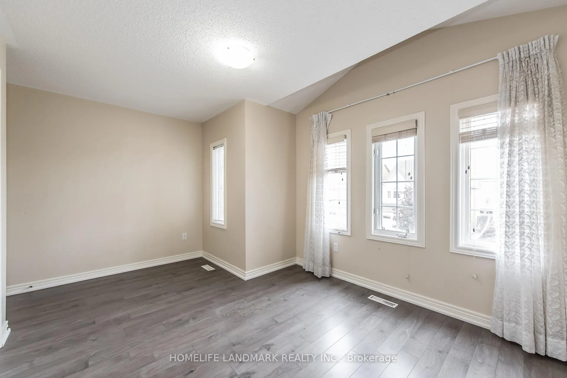 Photo 15 of 97 Annina Crescent, Markham, Village Green-South Unionville — HOMEH