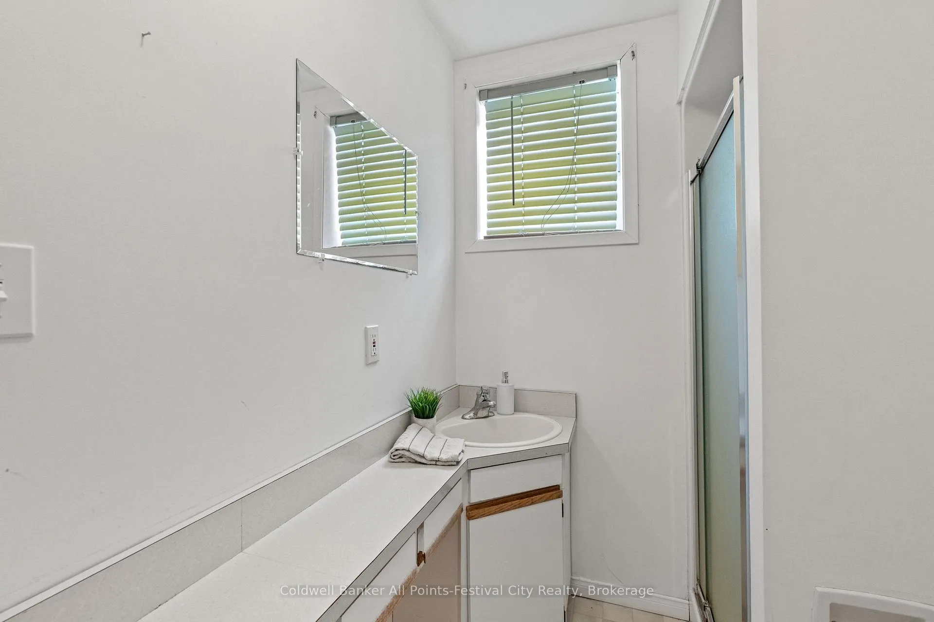 Photo 32 of 49 Carling Terrace, North Huron, Wingham — HOMEH
