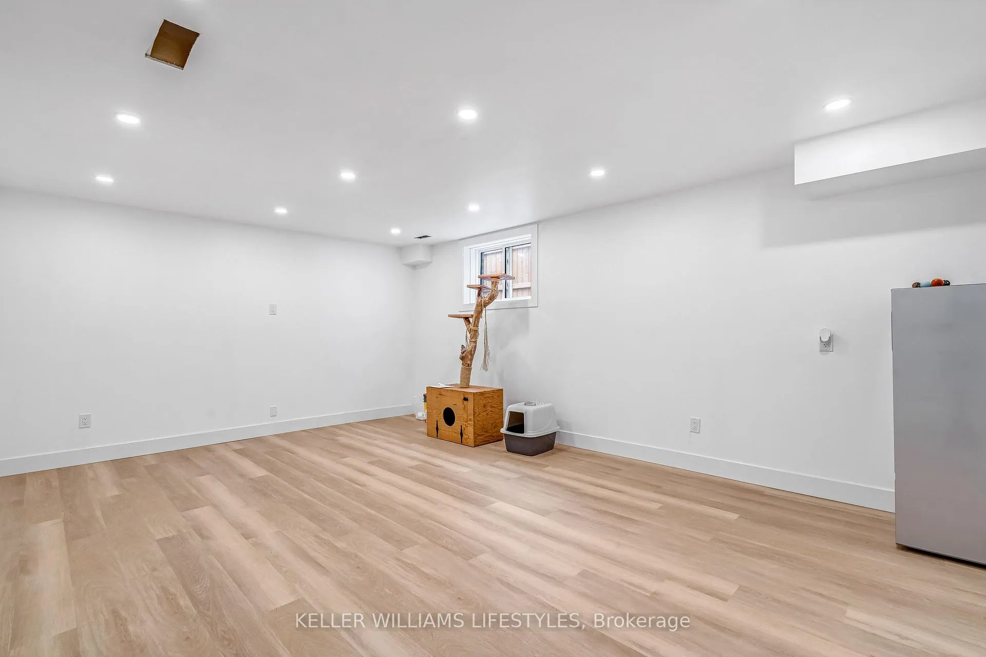 Photo 32 of 10 Mcneil Street, Strathroy-Caradoc, Mount Brydges — HOMEH