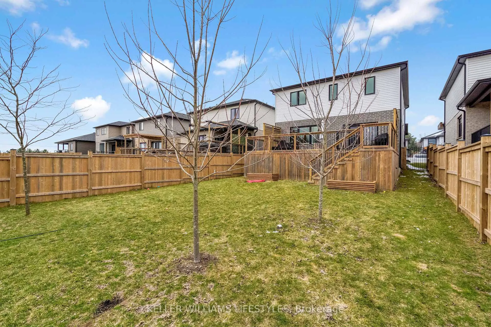 Photo 38 of 10 Mcneil Street, Strathroy-Caradoc, Mount Brydges — HOMEH