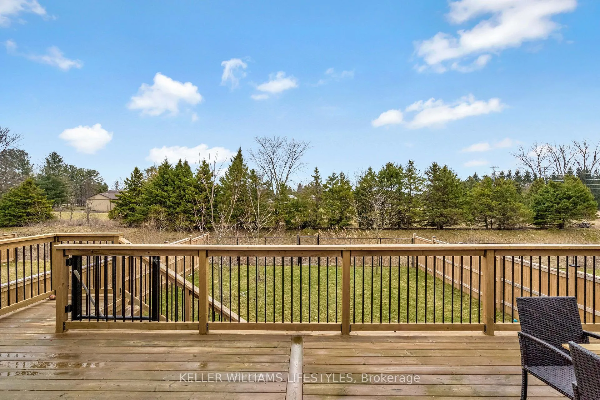 Photo 43 of 10 Mcneil Street, Strathroy-Caradoc, Mount Brydges — HOMEH