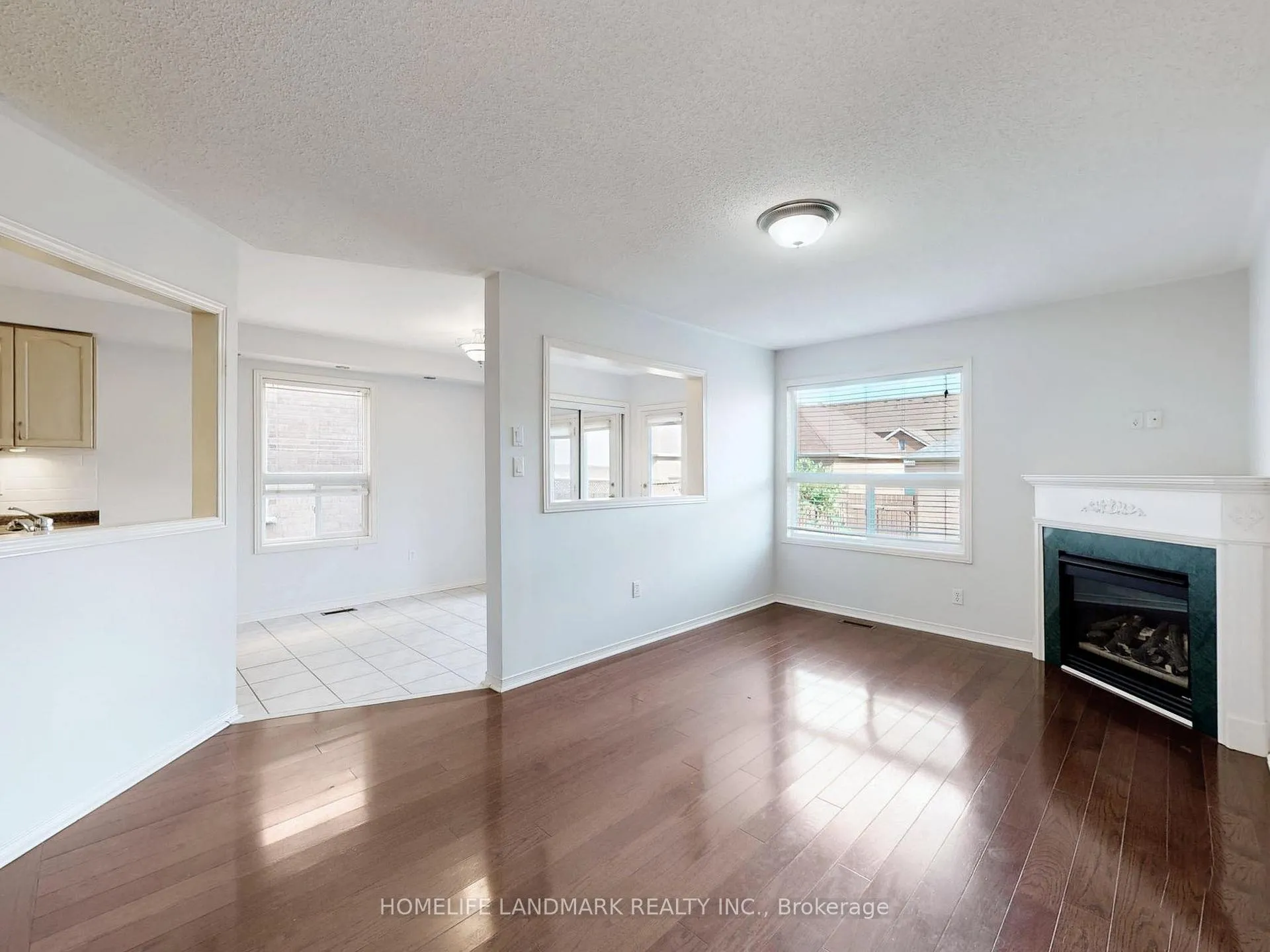 Photo 4 of 60 Cariglia Trail, Markham, Village Green-South Unionville — HOMEH