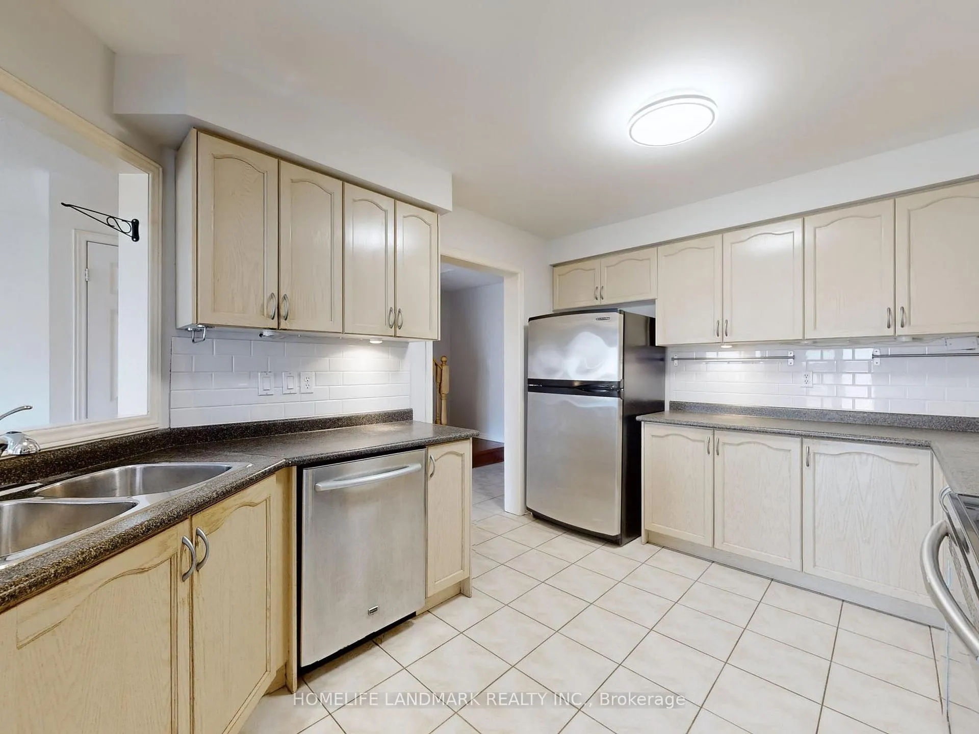 Photo 8 of 60 Cariglia Trail, Markham, Village Green-South Unionville — HOMEH