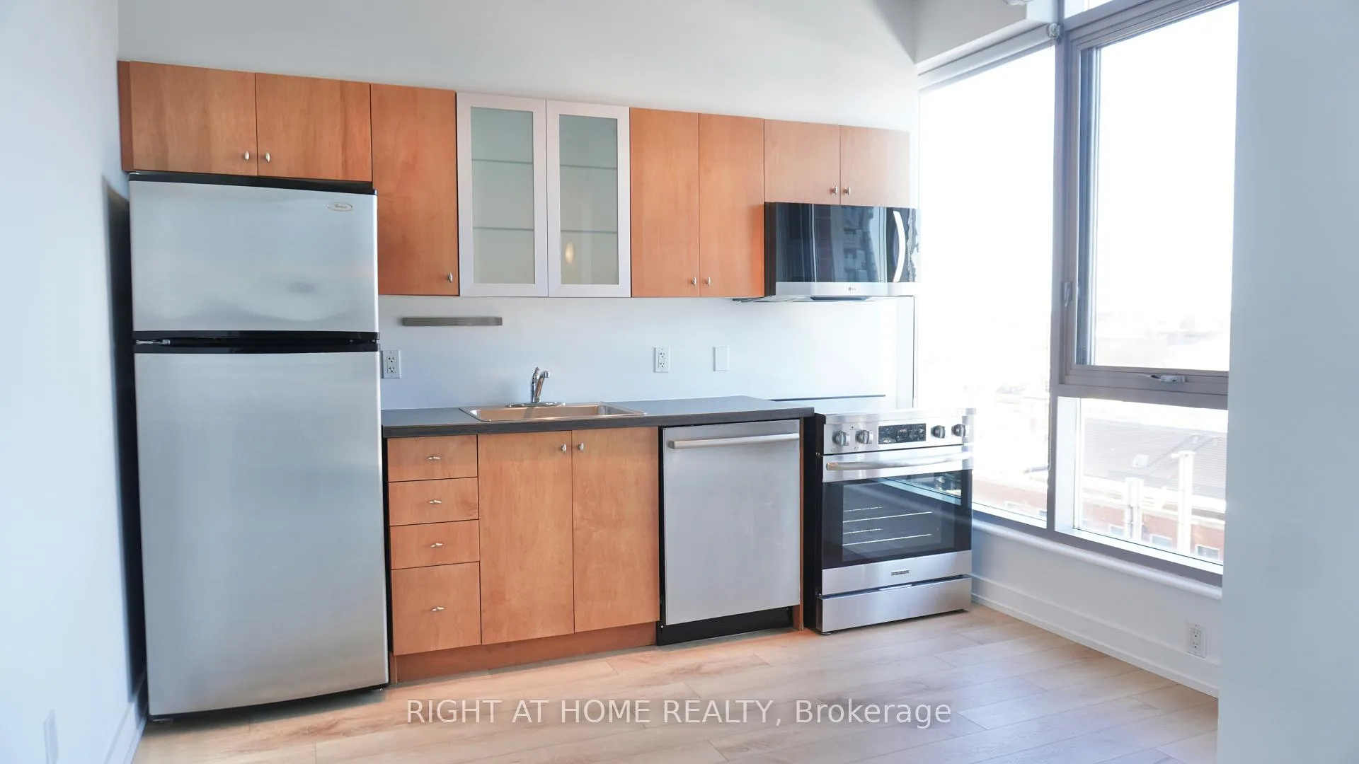 Photo 7 of Unit 904, 383 Cumberland Street, Ottawa, Lower Town/Byward Market — HOMEH