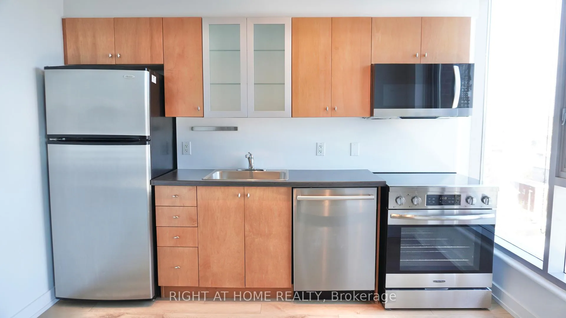 Photo 8 of Unit 904, 383 Cumberland Street, Ottawa, Lower Town/Byward Market — HOMEH