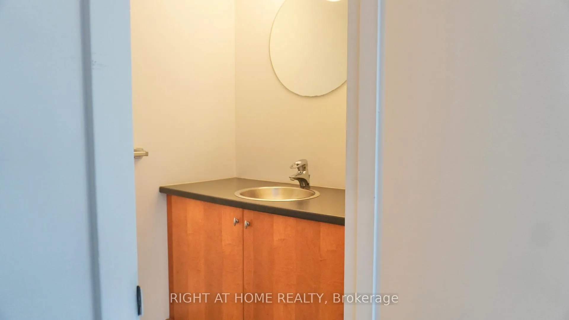 Photo 11 of Unit 904, 383 Cumberland Street, Ottawa, Lower Town/Byward Market — HOMEH