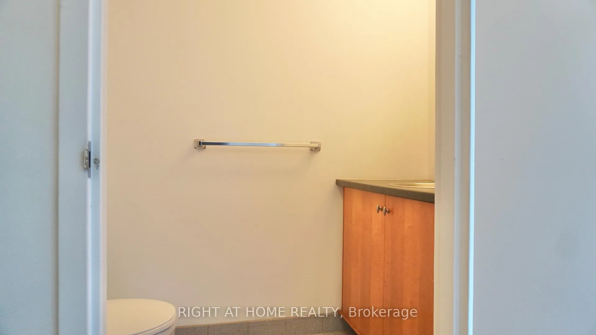 Photo 12 of Unit 904, 383 Cumberland Street, Ottawa, Lower Town/Byward Market — HOMEH