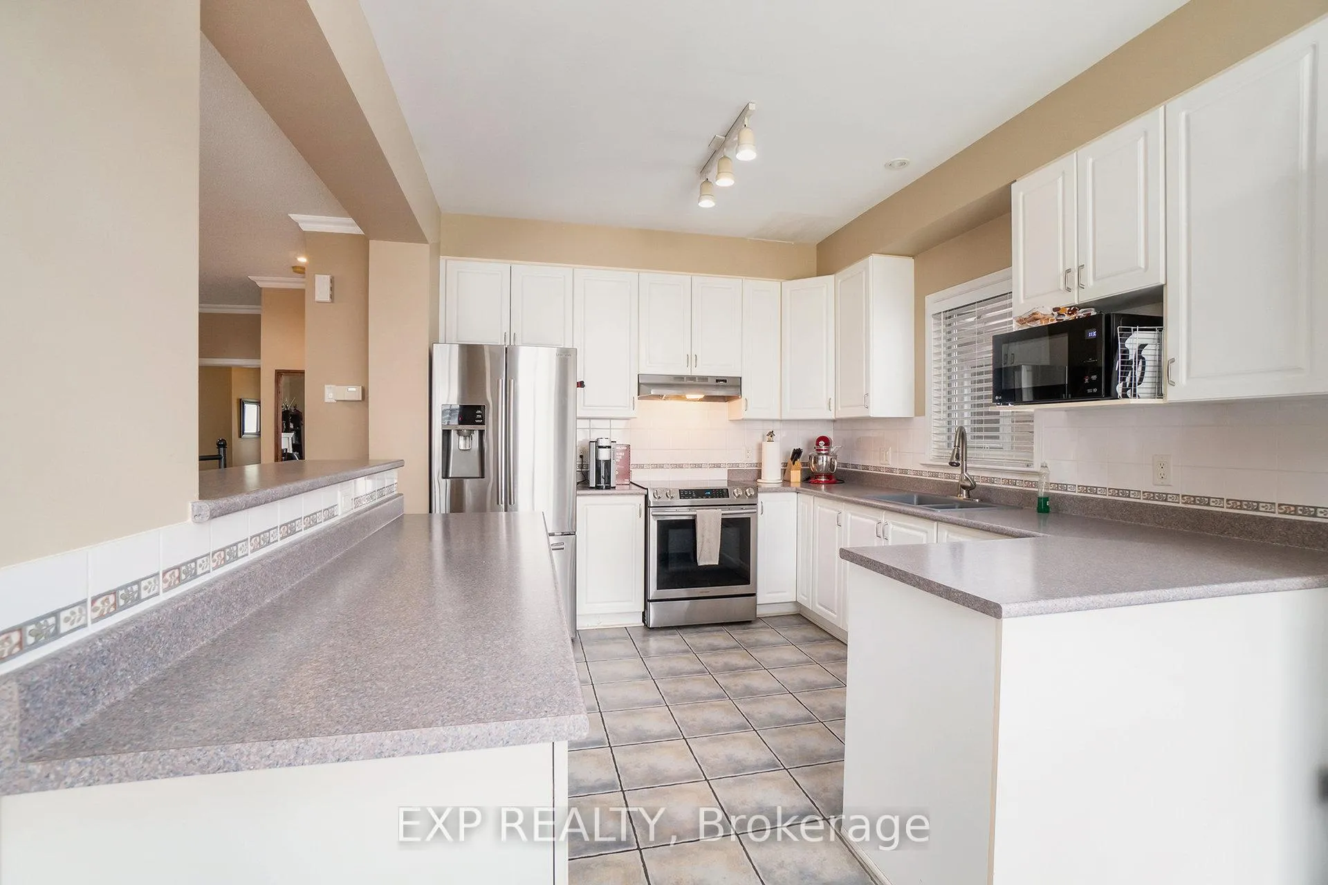 Photo 12 of 15 Escade Drive, Ottawa, Barrhaven East — HOMEH
