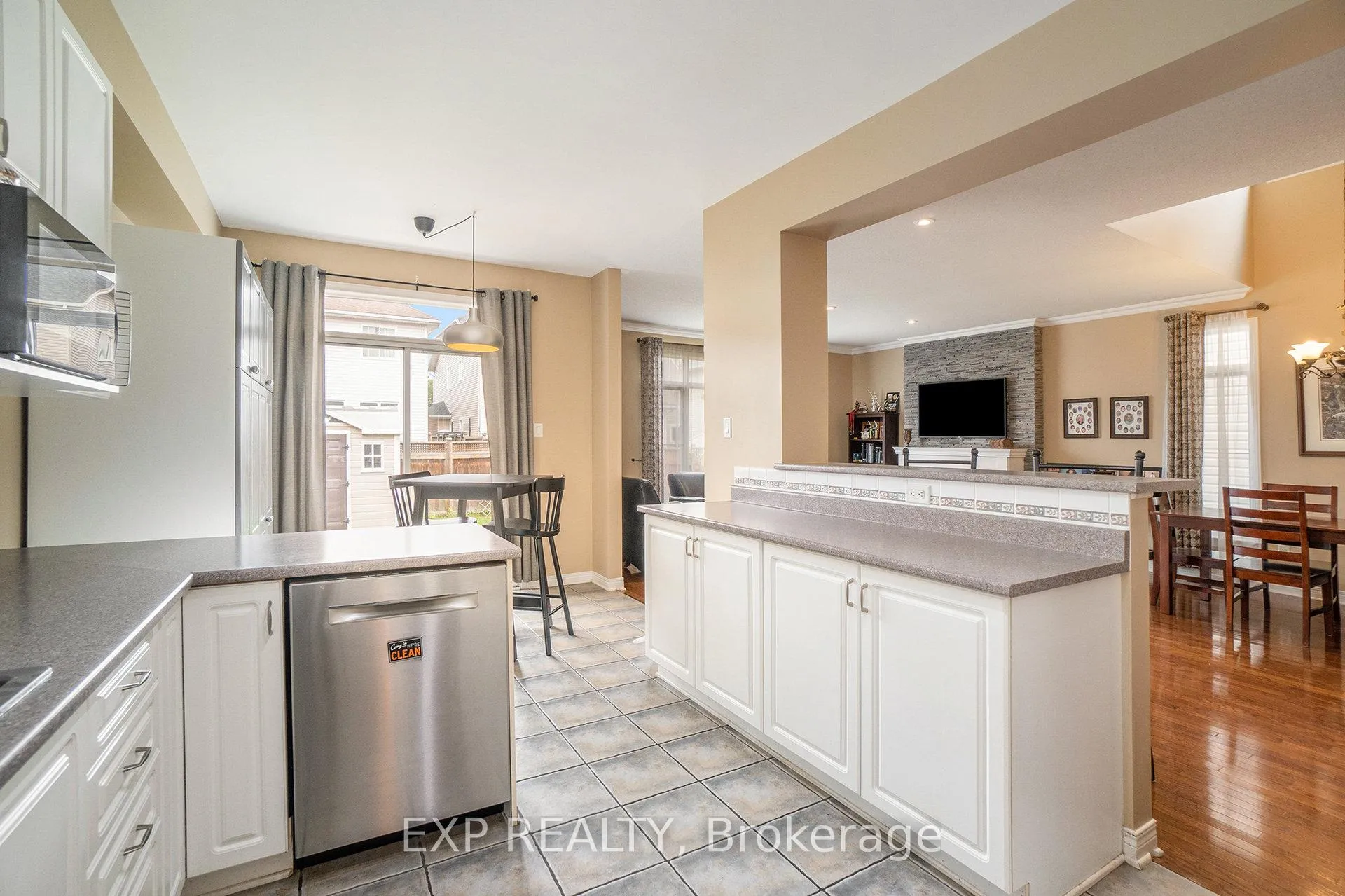 Photo 13 of 15 Escade Drive, Ottawa, Barrhaven East — HOMEH
