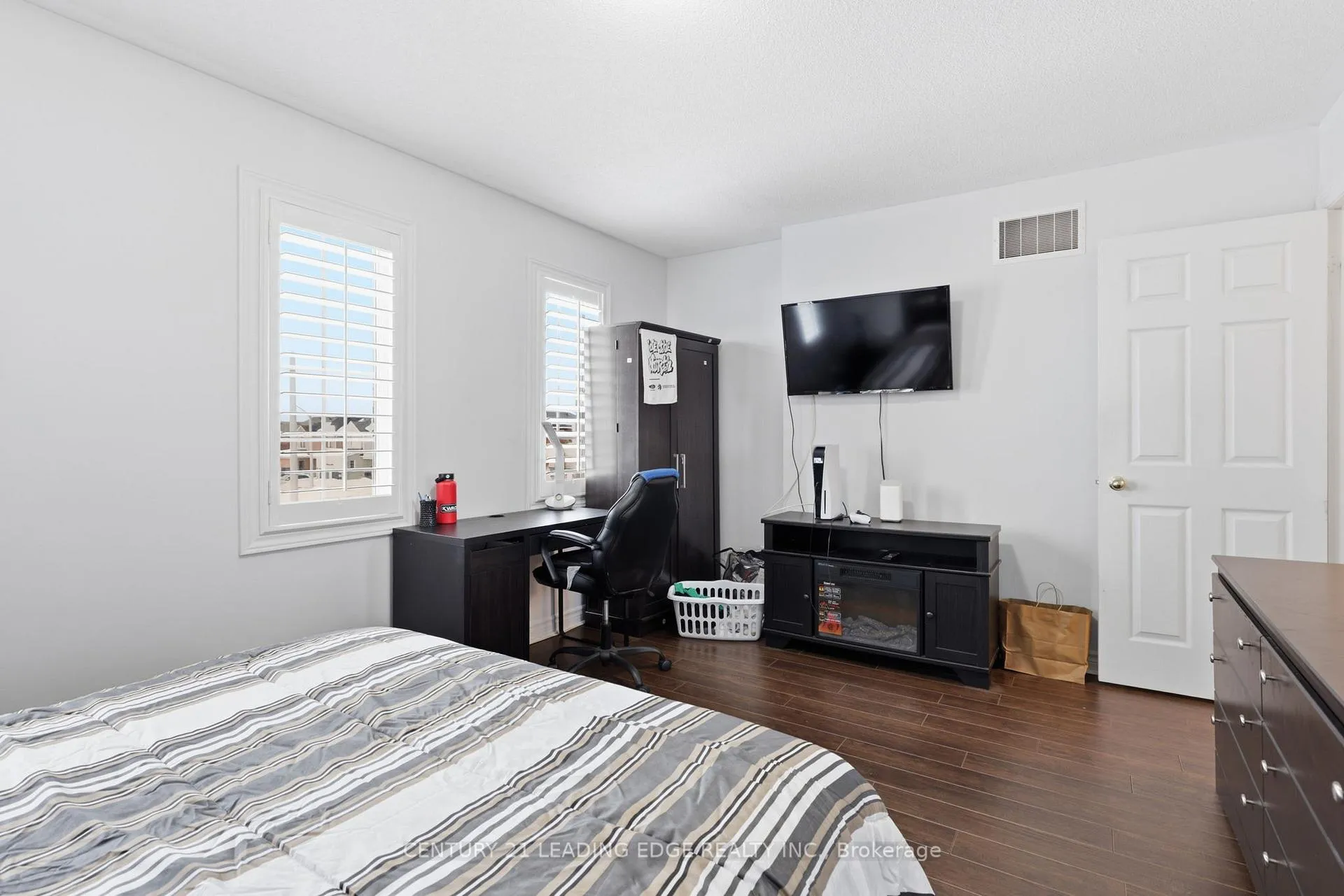Photo 15 of 101 Monarchy Street, Barrie, Innis-Shore — HOMEH