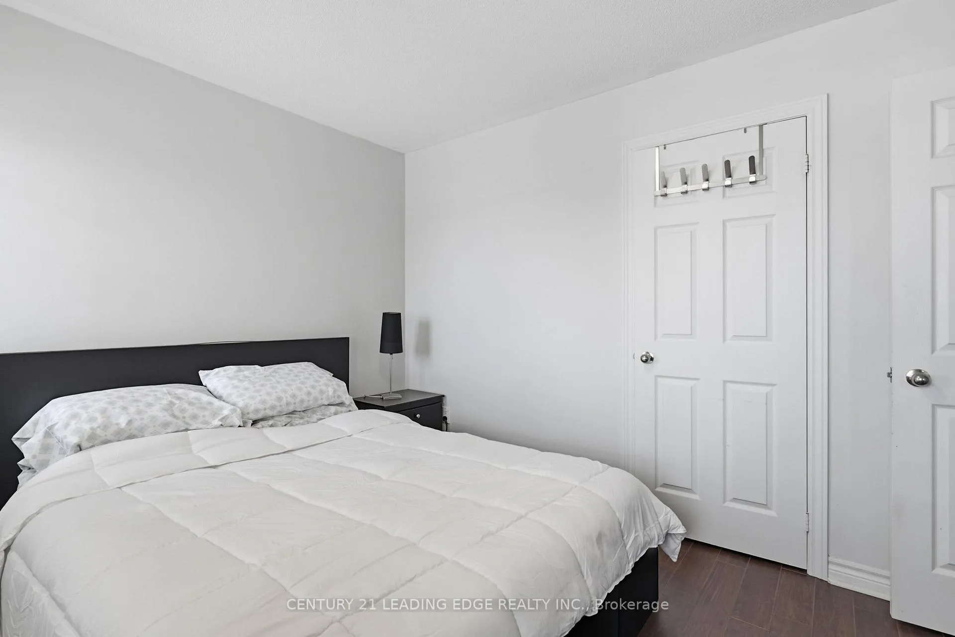 Photo 17 of 101 Monarchy Street, Barrie, Innis-Shore — HOMEH