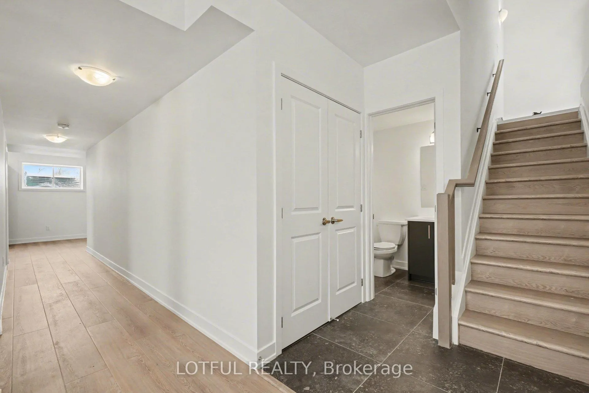 Photo 3 of Unit B, 540 Tahoe Heights, Ottawa, Leitrim — HOMEH