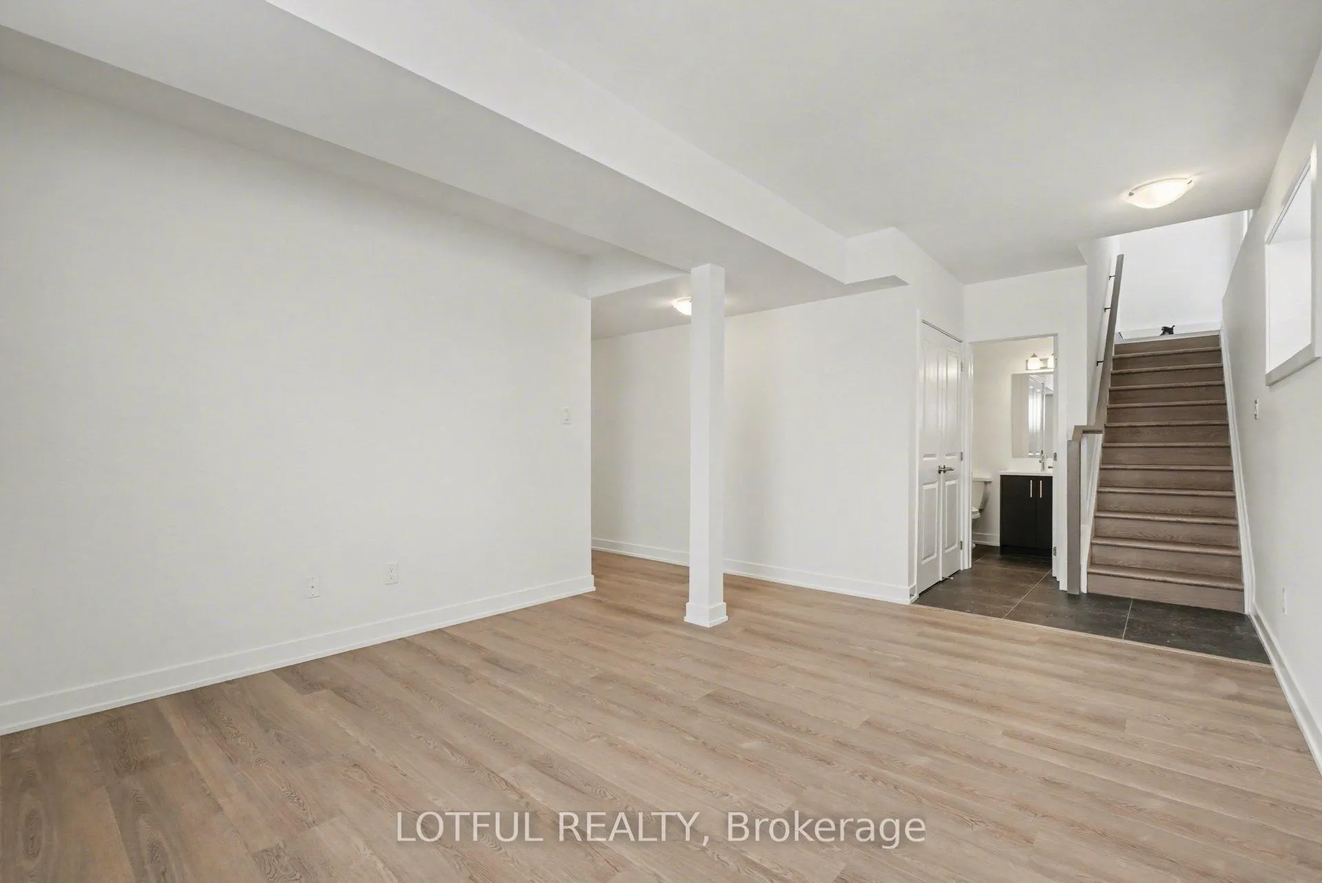 Photo 4 of Unit B, 540 Tahoe Heights, Ottawa, Leitrim — HOMEH