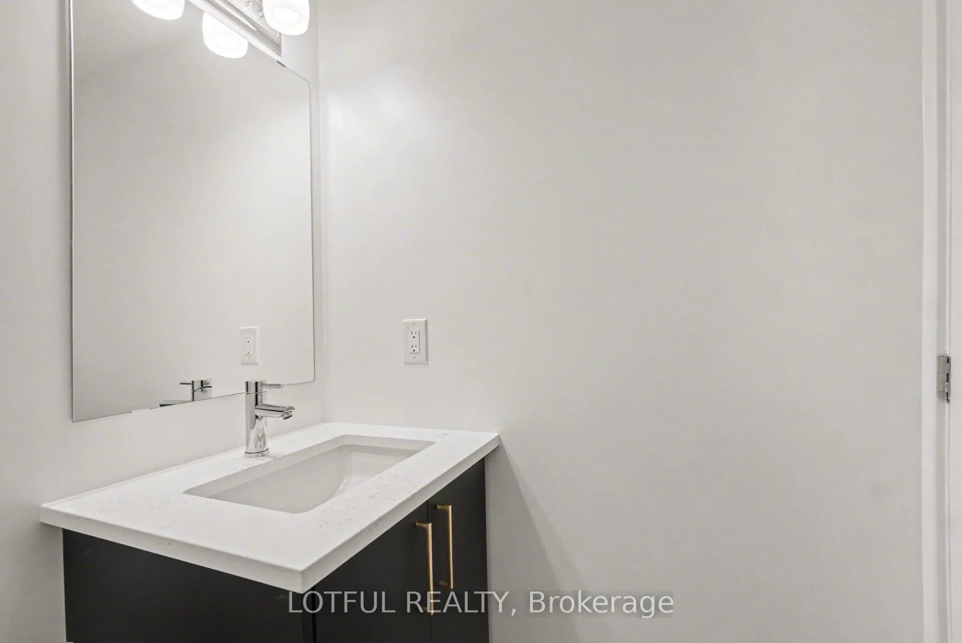 Photo 14 of Unit B, 540 Tahoe Heights, Ottawa, Leitrim — HOMEH