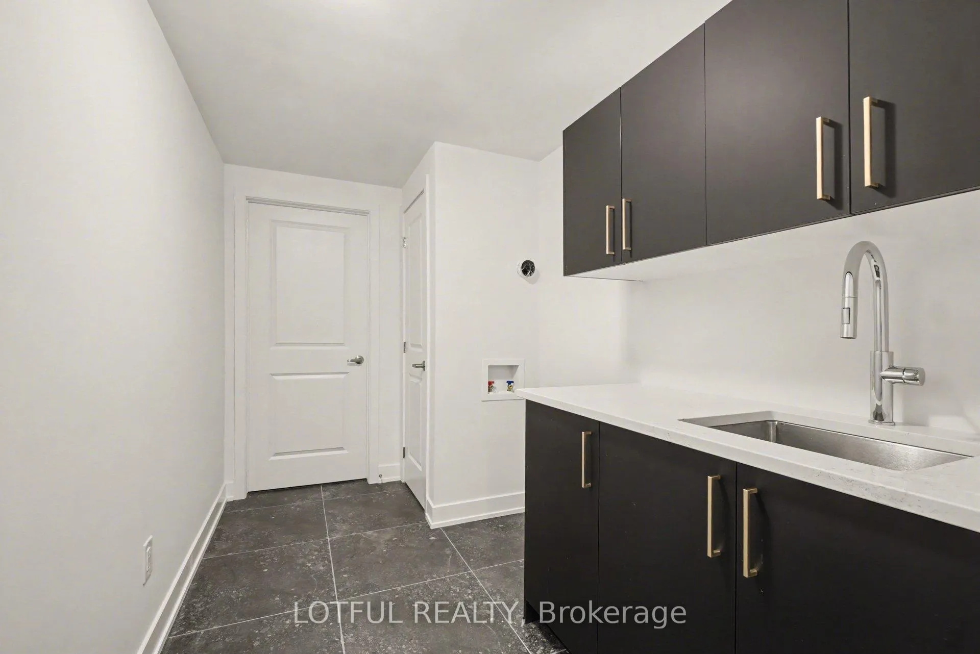 Photo 16 of Unit B, 540 Tahoe Heights, Ottawa, Leitrim — HOMEH
